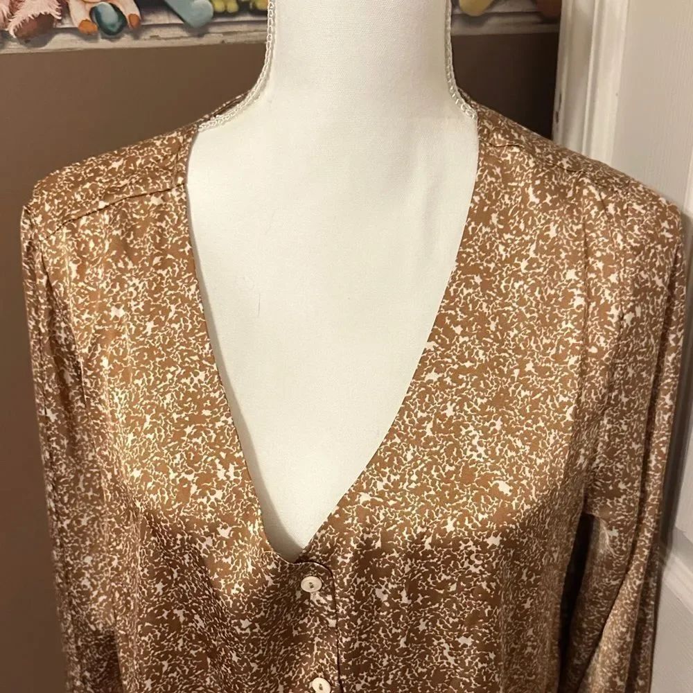 Mittoshop Button-Up Blouse Size large Like new